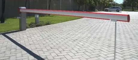 Barriera automatica all'ingresso di un parcheggio – sbarre condominiali a Beinasco