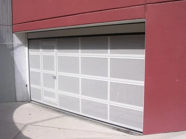 Porta sezionale vetrata per garage – porte REI a Torino