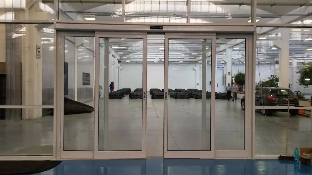 Porte automatiche scorrevoli in vetro – porte automatiche Ditec a Nichelino