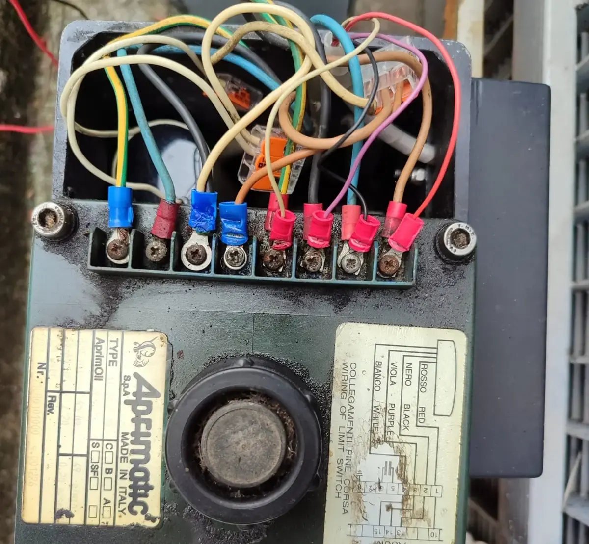 Riparazione della centralina di un cancello automatico – manutenzione automazioni a Torino