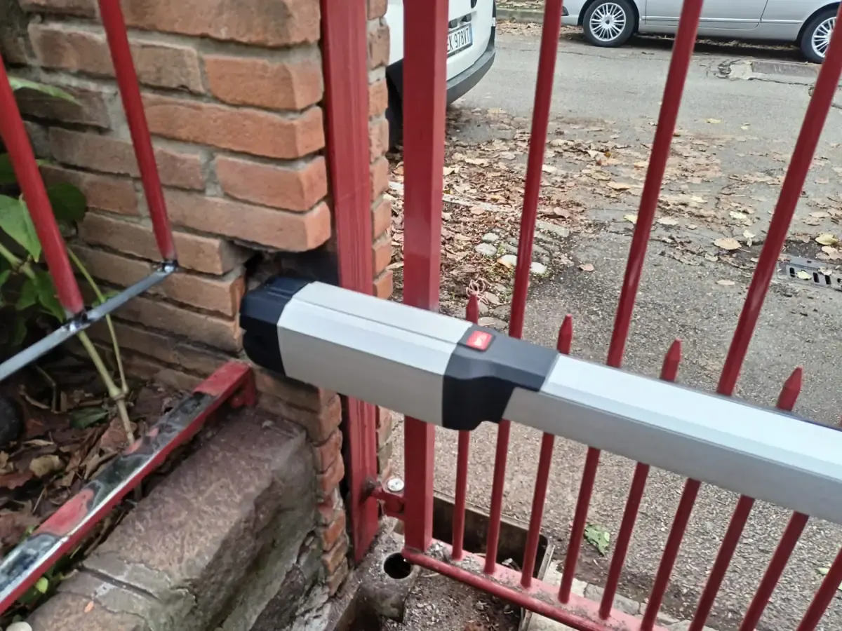 Riparazione del motore di un cancello a battente – manutenzione automazioni a Torino