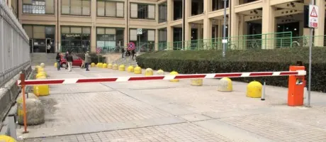 Sbarra automatica con dissuasori di traffico – dissuasori a Torino
