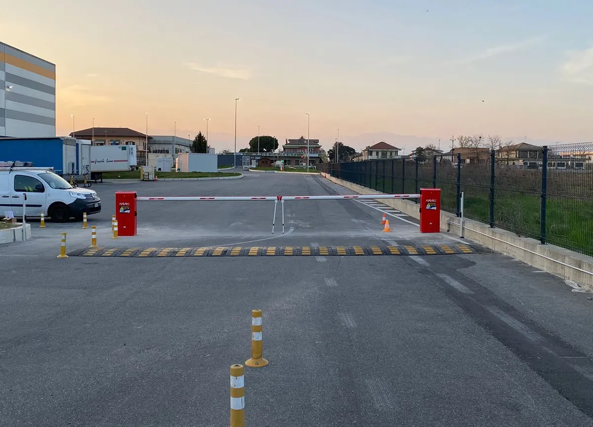 Sbarre automatiche per area industriale – dissuasori a Torino